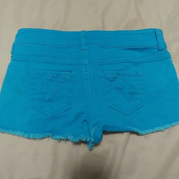 Blue distressed shorts - Picture 2 of 3